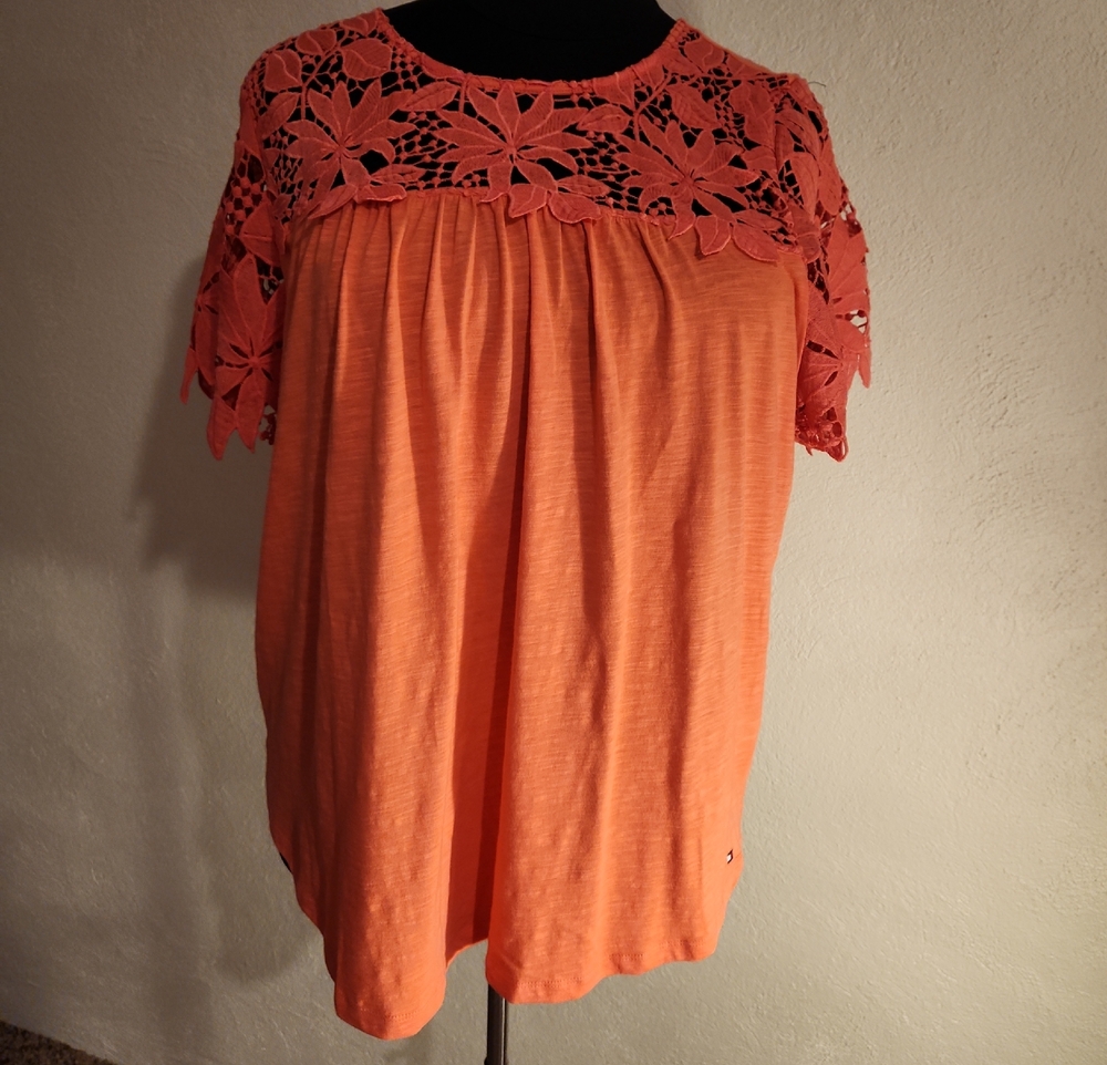 Tommy Hilfiger Women's 2X Crochet Yoke Short Sleeve Top in Coral Orange NWT - Picture 1 of 9